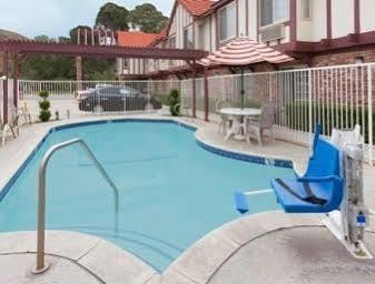 Motel Super 8 By Wyndham Santa Clarita/valencia 3*